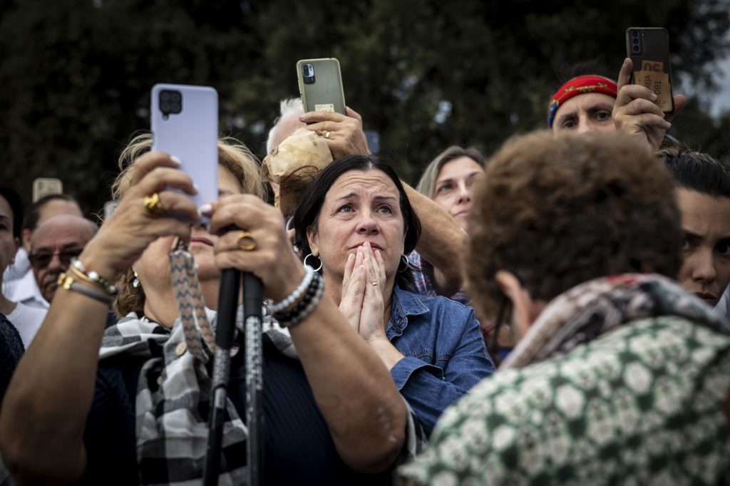 Cristo-Sahuco-Ruben-Serralle-devotos
